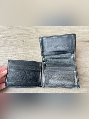 Classic Black Genuine Leather Men's Bi-Fold Wallet - Timeless Style